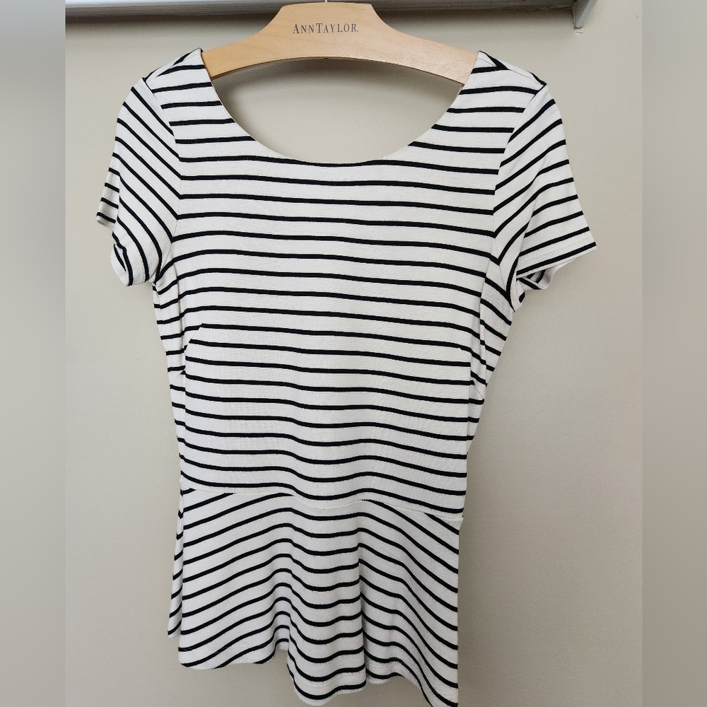 Banana Republic Short Sleeve Peplum Top with Back Zip - STRIPE POINTE - 6P